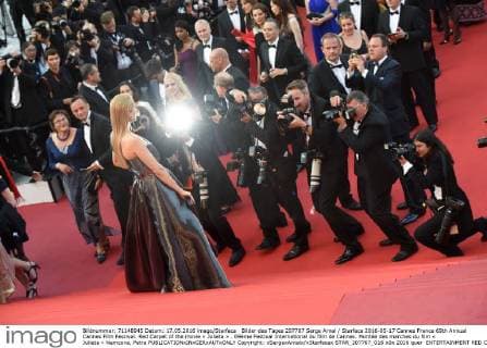 Bilder des Tages 207767 Serge Arnal Starface 2016-05-17 Cannes France 69th Annual Cannes Film Festival. Red Carpet of the movie « Julieta » . 69ème Festival International du film de Cannes. Montée des marches du film « Julieta » Nemcova, Petra  Copyright: xSergexArnalx xStarfacex STAR_207767_016