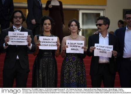 69. Festival de Cannes - Aquarius Premiere Maeve Jinkings - Sonia Braga - Emilie Lesclaux - 69. Internationales Filmfestival Cannes - Premiere - Aquarius - 17 05 2016 LoicThebaud Panoramic 