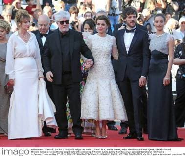 (From L to R) Emma Suarez, Pedro Almodovar, Adriana Ugarte, Daniel Grao and Michelle Jenner arrive on the red carpet before the screening of the film Julieta during the 69th annual Cannes International Film Festival in Cannes, France on May 17, 2016.  CAN20160517811 DAVIDxSILPA