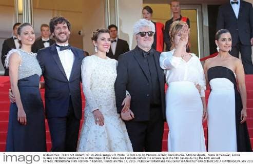 (From L to R) Michelle Jenner, Daniel Grao, Adriana Ugarte, Pedro Almodovar, Emma Suarez and Inma Cuesta arrive on the steps of the Palais des Festivals before the screening of the film Julieta during the 69th annual Cannes International Film Festival in Cannes, France on May 17, 2016.  CAN20160517814 DAVIDxSILPA
