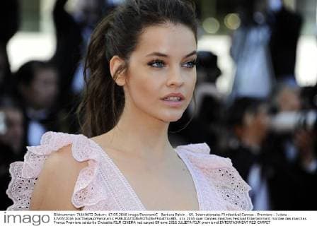 Barbara Palvin - 69. Internationales Filmfestival Cannes - Premiere - Julieta - 17 05 2016 LoicThebaud Panoramic 