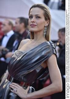207766 De Rosa-Garcia Starface 2016-05-17 Cannes France 69ème Festival International du Film de Cannes. Montée des marches du film Julieta . 69th International Cannes Film Festival. Red Carpet of Pedro Almodovar s movie Julieta Nemcova, Petra  Copyright: xDexRosa-Garciax xStarfacex STAR_207766_144