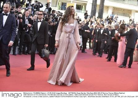 207766 De Rosa-Garcia Starface 2016-05-17 Cannes France 69ème Festival International du Film de Cannes. Montée des marches du film Julieta . 69th International Cannes Film Festival. Red Carpet of Pedro Almodovar s movie Julieta Goulart, Izabel  Copyright: xDexRosa-Garciax xStarfacex STAR_207766_154