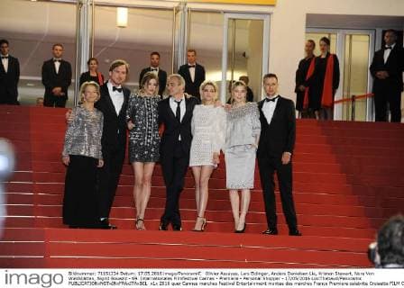 Olivier Assayas, Lars Eidinger, Anders Danielsen Lie, Kristen Stewart, Nora Von Waldstätten, Sigrid Bouaziz - 69. Internationales Filmfestival Cannes - Premiere - Personal Shopper - 17 05 2016 LoicThebaud Panoramic 