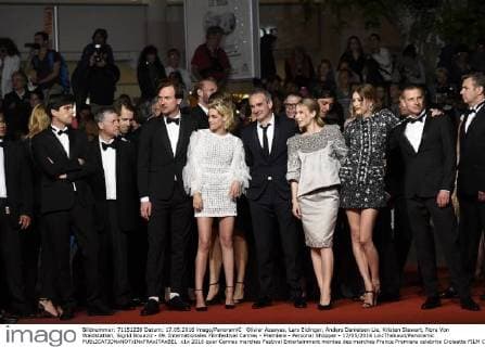 Olivier Assayas, Lars Eidinger, Anders Danielsen Lie, Kristen Stewart, Nora Von Waldstätten, Sigrid Bouaziz - 69. Internationales Filmfestival Cannes - Premiere - Personal Shopper - 17 05 2016 LoicThebaud Panoramic 