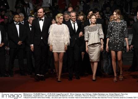 Olivier Assayas, Lars Eidinger, Anders Danielsen Lie, Kristen Stewart, Nora Von Waldstätten, Sigrid Bouaziz - 69. Internationales Filmfestival Cannes - Premiere - Personal Shopper - 17 05 2016 LoicThebaud Panoramic 