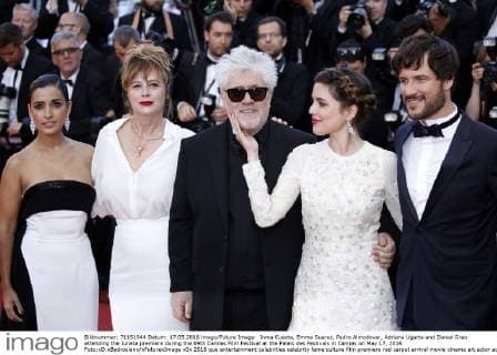 Inma Cuesta, Emma Suarez, Pedro Almodovar, Adriana Ugarte and Daniel Grao attending the Julieta premiere during the 69th Cannes Film Festival at the Palais des Festivals in Cannes on May 17, 2016 Foto:xD.xBedrosianx xFuturexImage