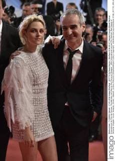 207770 De Rosa-Garcia Starface 2016-05-17 Cannes France 69ème Festival International du Film de Cannes. Montée des marches du film Personal Shopper . 69th International cannes Film festival. Red Carpet of Personal Shopper movie. Assayas, Olivier; Stewart, Kristen  Copyright: xDexRosa-Garciax xStarfacex STAR_207770_095