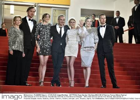 207770 De Rosa-Garcia Starface 2016-05-17 Cannes France 69ème Festival International du Film de Cannes. Montée des marches du film Personal Shopper . 69th International cannes Film festival. Red Carpet of Personal Shopper movie. Assayas, Olivier; Stewart, Kristen; Eidinger, Lars; Bouaziz, Sigrid; Von Waldstatten, Nora  Copyright: xDexRosa-Garciax xStarfacex STAR_207770_105
