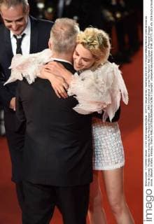 207771 Serge Arnal Starface 2016-05-17 France 69ème Festival International du Film de Cannes. Montée des marches du film Personal Shopper . 69th International cannes Film festival. Red Carpet of Personal Shopper movie. Stewart, Kristen; Frémaux, Thierry  Copyright: xSergexArnalx xStarfacex STAR_207771_023