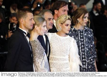 Anders Danielsen Lie, Nora von Waldstätten, Olivier Assayas, Kristen Stewart, Lars Eidinger and Sigrid Bouaziz attending the Personal Shopper premiere during the 69th Cannes Film Festival at the Palais des Festivals in Cannes on May 17, 2016 Foto:xD.xBedrosianx xFuturexImage