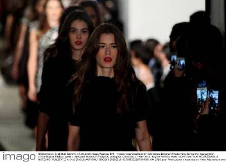 Models wear creations by Colombian designer Amelia Toro during the inauguration of the Bogota Fashion Week at National Museum of Bogota, in Bogota, Colombia, 17 May 2016. Bogota Fashion Week !ACHTUNG: NUR REDAKTIONELLE NUTZUNG!  BOG209 20160518-635991523567064960