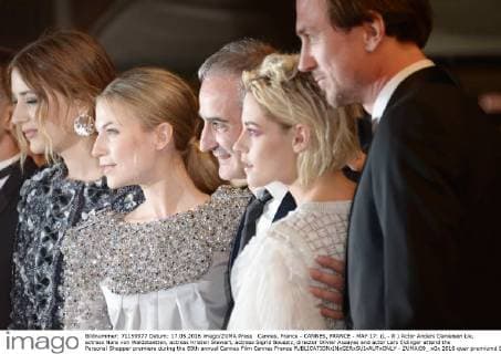 Cannes, France - CANNES, FRANCE - MAY 17: (L - R ) Actor Anders Danielsen Lie, actress Nora von Waldstaetten, actress Kristen Stewart, actress Sigrid Bouaziz, director Olivier Assayas and actor Lars Eidinger attend the Personal Shopper premiere during the 69th annual Cannes Film Cannes France - ZUMAi09_