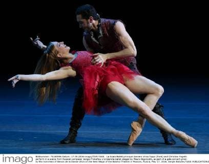 La Scala Ballet principal dancers Virna Toppi (front) and Christian Fagetti perform in a scene from Russian composer Sergei Prokofiev s Cinderella ballet staged by Mauro Bigonzetti, as part of a gala concert given by the nominees of Benois de la Danse-2016 on the New Stage of the Bolshoi Theatre in Moscow, Russia, May 17, 2016. Sergei Bobylev TASS  TS0237E7