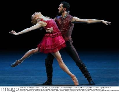 La Scala Ballet principal dancers Virna Toppi (L) and Christian Fagetti perform in a scene from Russian composer Sergei Prokofiev s Cinderella ballet staged by Mauro Bigonzetti, as part of a gala concert given by the nominees of Benois de la Danse-2016 on the New Stage of the Bolshoi Theatre in Moscow, Russia, May 17, 2016. Sergei Bobylev TASS  TS0237E9