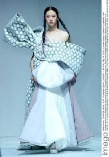 (160518) -- BEIJING, May 18, 2016 -- A model shows a creation of graduates from Guangzhou Nanyang Polytechnic from south China s Guangzhou Province during the China Graduate Fashion Week in Beijing, capital of China, May 18, 2016. ) (wjq) CHINA-BEIJING-COLLEGE STUDENTS FASHION WEEK (CN) ChenxJianli 