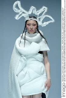 (160518) -- BEIJING, May 18, 2016 -- A model shows a creation of graduates from Guangzhou Nanyang Polytechnic from south China s Guangzhou Province during the China Graduate Fashion Week in Beijing, capital of China, May 18, 2016. ) (wjq) CHINA-BEIJING-COLLEGE STUDENTS FASHION WEEK (CN) ChenxJianli 
