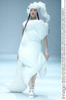 (160518) -- BEIJING, May 18, 2016 -- A model shows a creation of graduates from Guangzhou Nanyang Polytechnic from south China s Guangzhou Province during the China Graduate Fashion Week in Beijing, capital of China, May 18, 2016. ) (wjq) CHINA-BEIJING-COLLEGE STUDENTS FASHION WEEK (CN) ChenxJianli 