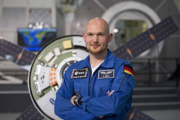 Der deutsche Astronaut Alexander Gerst fotografiert am Mittwoch (16.01.16) in Köln im Europäischen Astronautenzentrum (EAC) der European Space Agency (esa). Gerst ist als erster Deutscher Astronaut als Kommandant der Internationalen Raumstation ISS nominiert worden.