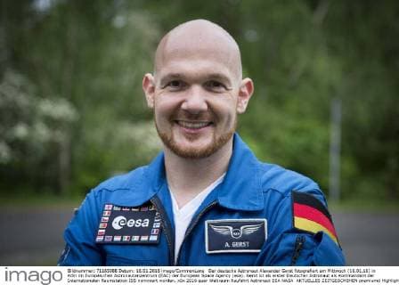 Der deutsche Astronaut Alexander Gerst fotografiert am Mittwoch (16.01.16) in Köln im Europäischen Astronautenzentrum (EAC) der European Space Agency (esa). Gerst ist als erster Deutscher Astronaut als Kommandant der Internationalen Raumstation ISS nominiert worden.