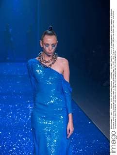 (160518) -- SYDNEY, May 18, 2016 -- A model presents a fashion creation of Di$count Universe brand during Australian Fashion week in Sydney, Australia, May 18, 2016. ) AUSTRALIA-SYDNEY-FASHION WEEK-DI$COUNT UNIVERSE ZhuxHongye 