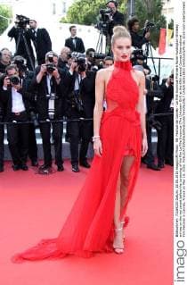 69. Festival de Cannes - La Fille Inconnue Premiere Rosie Huntington-Whiteley arrives on the red carpet before the screening of the film La Fille Inconnue (The Unknown Girl) at the 69th annual Cannes International Film Festival in Cannes, France on May 18, 2016.  CAN20160518833 DAVIDxSILPA