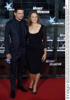 Money Monster Filmpremiere in Madrid US acress and director Jodie Foster (R) and British actor and cast member Jack O Connell pose during the premiere of the film Money Monster in Madrid, Spain, 18 May 2016. The movie starred by US actor George Clooney and US actress Julia Roberts will be premiered in Spain on 20 May 2016. MONEY MONSTER PREMIERE !ACHTUNG: NUR REDAKTIONELLE NUTZUNG!  20160519-635992486049069294