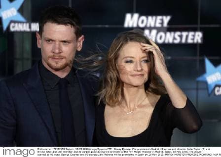 Money Monster Filmpremiere in Madrid US acress and director Jodie Foster (R) and British actor and cast member Jack O Connell pose during the premiere of the film Money Monster in Madrid, Spain, 18 May 2016. The movie starred by US actor George Clooney and US actress Julia Roberts will be premiered in Spain on 20 May 2016. MONEY MONSTER PREMIERE !ACHTUNG: NUR REDAKTIONELLE NUTZUNG!  20160519-635992486061080832