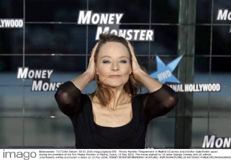 Money Monster Filmpremiere in Madrid US acress and director Jodie Foster poses during the premiere of the film Money Monster in Madrid, Spain, 18 May 2016. The movie starred by US actor George Clooney and US actress Julia Roberts will be premiered in Spain on 20 May 2016. MONEY MONSTER PREMIERE !ACHTUNG: NUR REDAKTIONELLE NUTZUNG!  20160519-635992486721091446