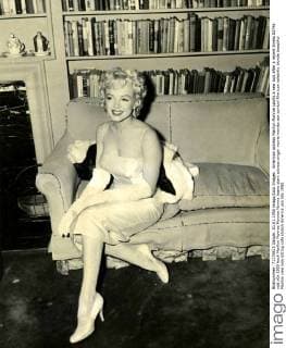 IMAGO ICONS: Marilyn Monroe American actress Marilyn Monroe sports a new look after a recent illness 02746 
