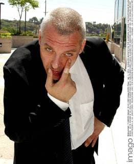 Jan. 1, 2011 - K32082MR SD 08 07 03.TOM SIZEMORE OUTSIDE THE COURTHOUSE IN LUNCH BREAK. .HE IS ACUSED BY EX HOLLYWOOD MADAM AND HIS EX GIRLFRIEND HEIDI FLEISS ALLEGED,TOM SIZEMORE ABUSED HER..LOS ANGELES AIRPORT COURTHOUSE,L.A. CA..(08 07 2003). MILAN RYBA 2003. TOM SIZEMORE - ZUMAg49_