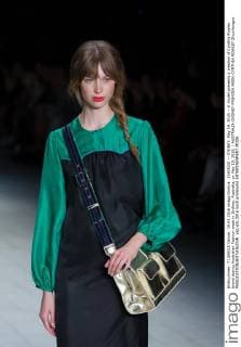 (160520) -- SYDNEY, May 19, 2016 -- A model presents a creation of Cynthia Rowley brand during Australian Fashion week in Sydney, Australia, on May 19, 2016. ) AUSTRALIA-SYDNEY-FASHION WEEK-CYNTHIA ROWLEY ZhuxHongye 