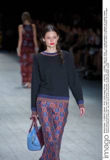 (160520) -- SYDNEY, May 19, 2016 -- A model presents a creation of Cynthia Rowley brand during Australian Fashion week in Sydney, Australia, on May 19, 2016. ) AUSTRALIA-SYDNEY-FASHION WEEK-CYNTHIA ROWLEY ZhuxHongye 