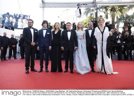 69. Festival de Cannes: Graduation Filmpremiere 207862 Julien Cauvin Starface 2016-05-19 Cannes France 69eme Festival International du Film de Cannes. Montee des marches du film Bacalaureat . 69th International Cannes Film Festival. Red Carpet of Bacalaureat (Graduation) movie. Mungiu, Cristian  Copyright: xJulienxCauvinx STAR_207862_027