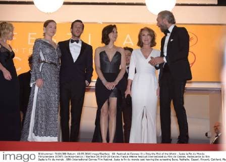 69. Festival de Cannes: It s Only the End of the World - Juste la Fin du Monde Filmpremiere 207871 De Rosa-Garcia Starface 2016-05-20 Cannes France 69ème Festival International du Film de Cannes. Redescente du film Juste la fin du monde . 69th International Cannes Film festival. Juste la fin du monde cast leaving the screening Baye, Nathalie; Cassel, Vincent; Cotillard, Marion; Ulliel, Gaspard; Seydoux, Léa; Dolan, Xavier  Copyright: xDexRosa-Garciax xStarfacex STAR_207871_001