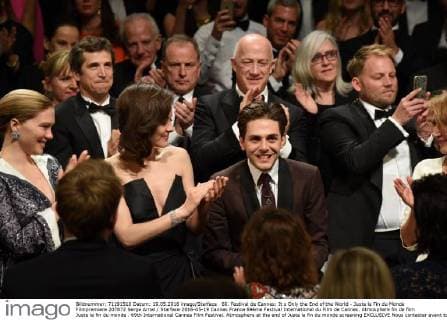 69. Festival de Cannes: It s Only the End of the World - Juste la Fin du Monde Filmpremiere 207872 Serge Arnal Starface 2016-05-19 Cannes France 69ème Festival International du Film de Cannes. Atmosphere fin de film Juste la fin du monde . 69th International Cannes Film Festival. Atmosphere at the end of Juste la fin du monde screening EXCLUSIVE Nous contacter avant toute utilisation web Canet, Guillaume; Cotillard, Marion; Seydoux, Léa; Dolan, Xavier  Copyright: xSergexArnalx xStarfacex STAR_207872_002