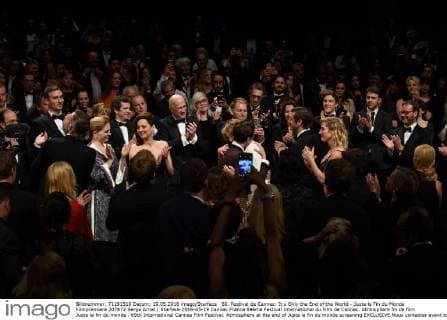 69. Festival de Cannes: It s Only the End of the World - Juste la Fin du Monde Filmpremiere 207872 Serge Arnal Starface 2016-05-19 Cannes France 69ème Festival International du Film de Cannes. Atmosphere fin de film Juste la fin du monde . 69th International Cannes Film Festival. Atmosphere at the end of Juste la fin du monde screening EXCLUSIVE Nous contacter avant toute utilisation web Canet, Guillaume; Cassel, Vincent; Cotillard, Marion; Seydoux, Léa; Dolan, Xavier  Copyright: xSergexArnalx xStarfacex STAR_207872_008