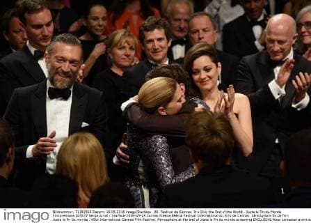 69. Festival de Cannes: It s Only the End of the World - Juste la Fin du Monde Filmpremiere 207872 Serge Arnal Starface 2016-05-19 Cannes France 69ème Festival International du Film de Cannes. Atmosphere fin de film Juste la fin du monde . 69th International Cannes Film Festival. Atmosphere at the end of Juste la fin du monde screening EXCLUSIVE Nous contacter avant toute utilisation web Canet, Guillaume; Cassel, Vincent; Cotillard, Marion; Seydoux, Léa; Dolan, Xavier  Copyright: xSergexArnalx xStarfacex STAR_207872_011