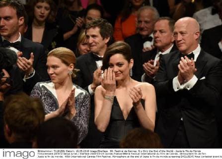 69. Festival de Cannes: It s Only the End of the World - Juste la Fin du Monde Filmpremiere 207872 Serge Arnal Starface 2016-05-19 Cannes France 69ème Festival International du Film de Cannes. Atmosphere fin de film Juste la fin du monde . 69th International Cannes Film Festival. Atmosphere at the end of Juste la fin du monde screening EXCLUSIVE Nous contacter avant toute utilisation web Canet, Guillaume; Cotillard, Marion; Seydoux, Léa  Copyright: xSergexArnalx xStarfacex STAR_207872_013