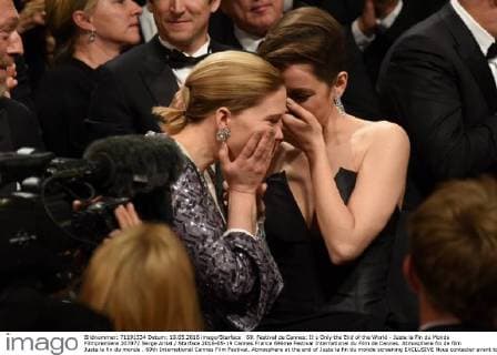 69. Festival de Cannes: It s Only the End of the World - Juste la Fin du Monde Filmpremiere 207872 Serge Arnal Starface 2016-05-19 Cannes France 69ème Festival International du Film de Cannes. Atmosphere fin de film Juste la fin du monde . 69th International Cannes Film Festival. Atmosphere at the end of Juste la fin du monde screening EXCLUSIVE Nous contacter avant toute utilisation web Cotillard, Marion; Seydoux, Léa  Copyright: xSergexArnalx xStarfacex STAR_207872_026