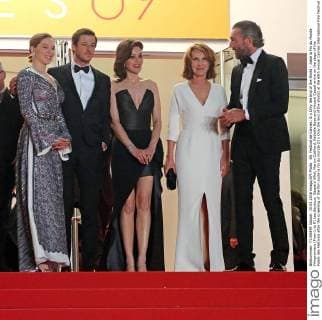 69. Festival de Cannes: It s Only the End of the World - Juste la Fin du Monde Filmpremiere (From L to R) Lea Seydoux, Gaspard Ulliel, Marion Cotillard, Nathalie Baye and Vincent Cassel arrive on the steps of the Palais des Festivals after the screening of the film Juste la fin du monde (It s Only the End of the World) at the 69th annual Cannes International Film Festival in Cannes, France on May 19, 2016.  CAN20160519858 DAVIDxSILPA