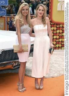 Alice Barlow mit Begleitung bei der Premiere des Kinofilms The Nice Guys im Odeon Leicester Square. London, 19.05.2016 Alice Barlow mit Begleitung  Foto:xS.xVasx xFuturexImage