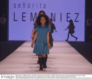 Bogota Fashion Week: Sarita Lemoniez Modenschau Colombia: Bogota Fashion Week 2016 Sarita Lemoniez Teens model clothes by Miss Sarita Lemoniez, during a parade in Bogotá Fashion Week.  DanielxGarzónxHerazo