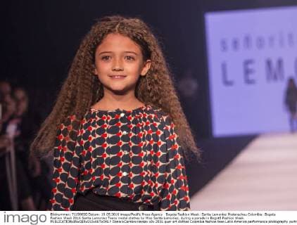 Bogota Fashion Week: Sarita Lemoniez Modenschau Colombia: Bogota Fashion Week 2016 Sarita Lemoniez Teens model clothes by Miss Sarita Lemoniez, during a parade in Bogotá Fashion Week.  DanielxGarzónxHerazo