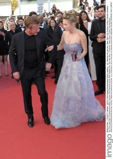 69. Festival de Cannes: Sean Penn mit Tochter Dylan Frances während der The Last Face Filmpremiere 69th Cannes Film Festival 2016, Red Carpet film The last face . Pictured: Sean Penn, Dylan Frances Penn  AlbertoxTerenghi Cannes