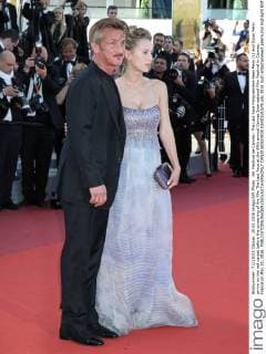 69. Festival de Cannes: The Last Face Filmpremiere Sean Penn (L) and Dylan Penn arrive on the red carpet before the screening of the film The Last Face at the 69th annual Cannes International Film Festival in Cannes, France on May 20, 2016.  CAN20160520830 DAVIDxSILPA