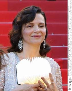 69. Festival de Cannes: The Last Face Filmpremiere Juliette Binoche arrives on the red carpet before the screening of the film The Last Face at the 69th annual Cannes International Film Festival in Cannes, France on May 20, 2016.  CAN20160520804 DAVIDxSILPA