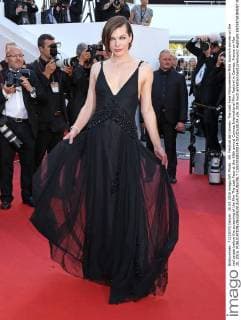 69. Festival de Cannes: The Last Face Filmpremiere Milla Jovovich arrives on the red carpet before the screening of the film The Last Face at the 69th annual Cannes International Film Festival in Cannes, France on May 20, 2016.  CAN20160520814 DAVIDxSILPA