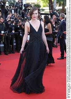 69. Festival de Cannes: The Last Face Filmpremiere Milla Jovovich arrives on the red carpet before the screening of the film The Last Face at the 69th annual Cannes International Film Festival in Cannes, France on May 20, 2016.  CAN20160520812 DAVIDxSILPA