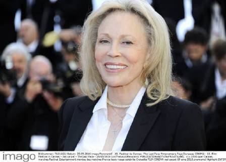 69. Festival de Cannes: The Last Face Filmpremiere Faye Dunaway CINEMA : 69. Film Festival in Cannes - red carpet - The Last Face - 20 05 2016 LoicThebaud Panoramic 